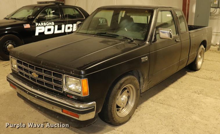 image for item EC9327 1989 Chevrolet S10 pickup truck