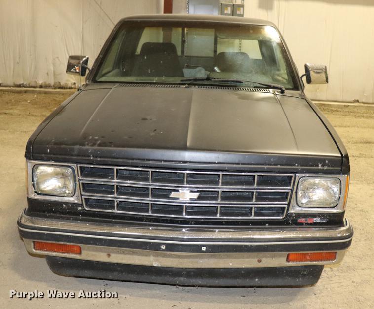 image for item EC9327 1989 Chevrolet S10 pickup truck