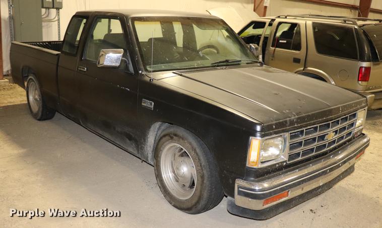 image for item EC9327 1989 Chevrolet S10 pickup truck