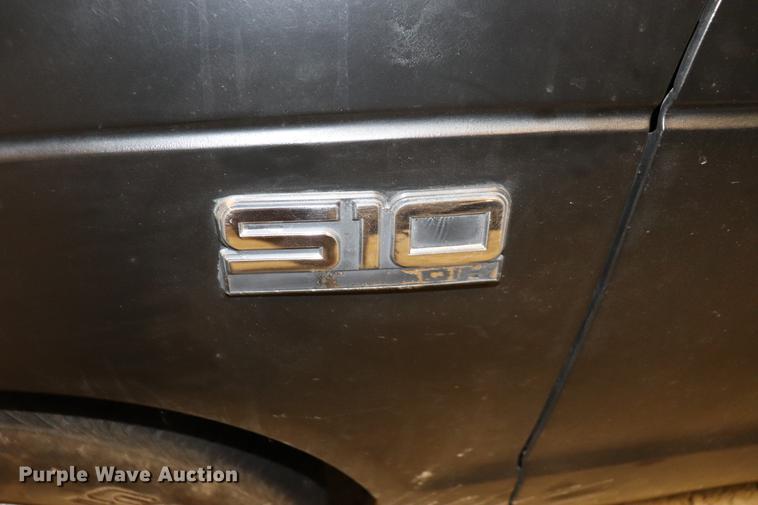 image for item EC9327 1989 Chevrolet S10 pickup truck