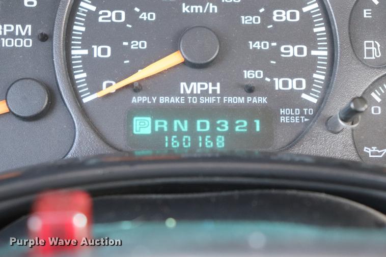 image for item EC9333 2001 Chevrolet Silverado 2500 pickup truck