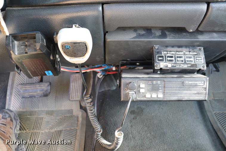 image for item EC9333 2001 Chevrolet Silverado 2500 pickup truck