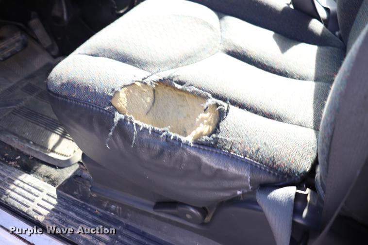 image for item EC9333 2001 Chevrolet Silverado 2500 pickup truck