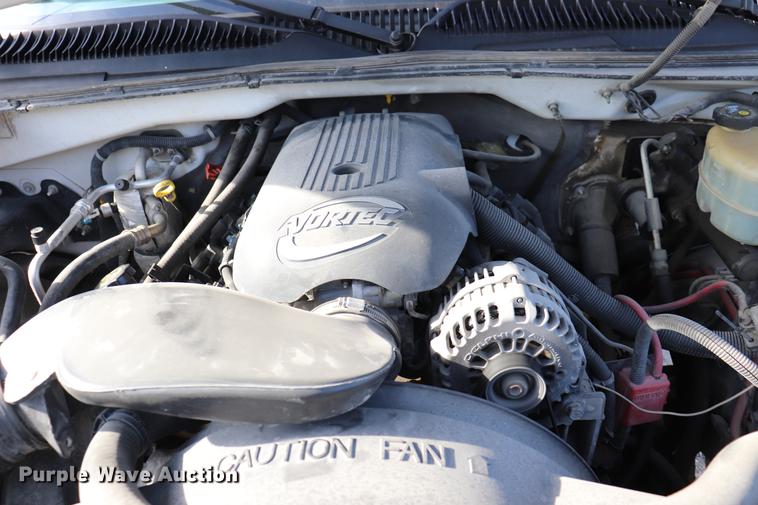 image for item EC9333 2001 Chevrolet Silverado 2500 pickup truck