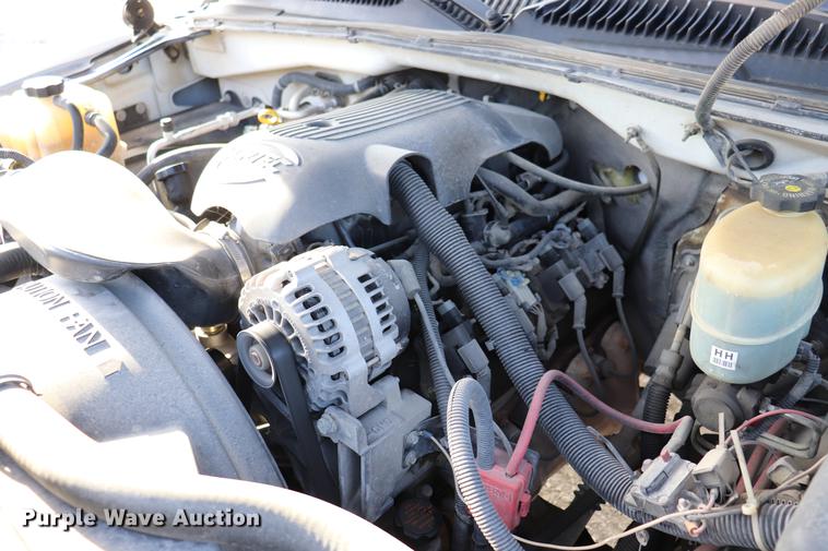 image for item EC9333 2001 Chevrolet Silverado 2500 pickup truck