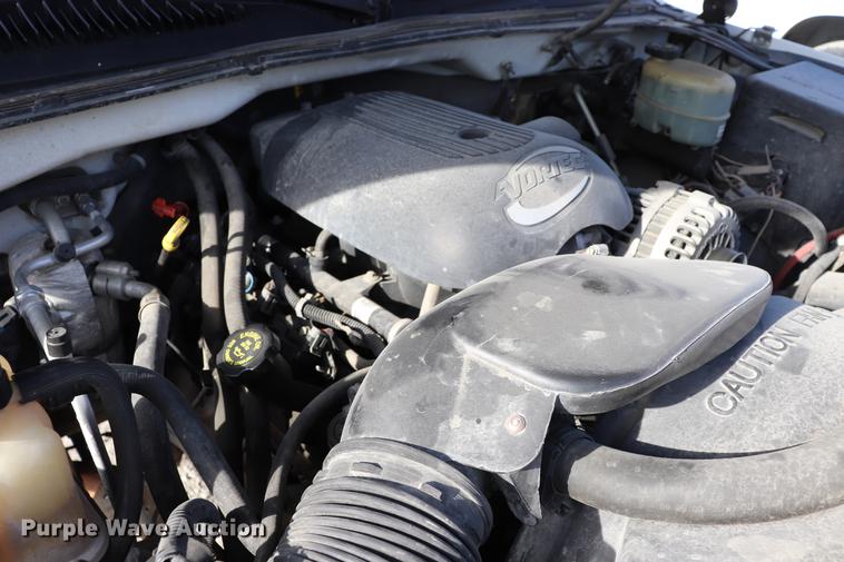 image for item EC9333 2001 Chevrolet Silverado 2500 pickup truck