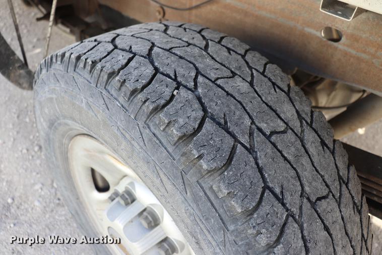 image for item EC9333 2001 Chevrolet Silverado 2500 pickup truck