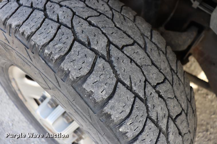 image for item EC9333 2001 Chevrolet Silverado 2500 pickup truck