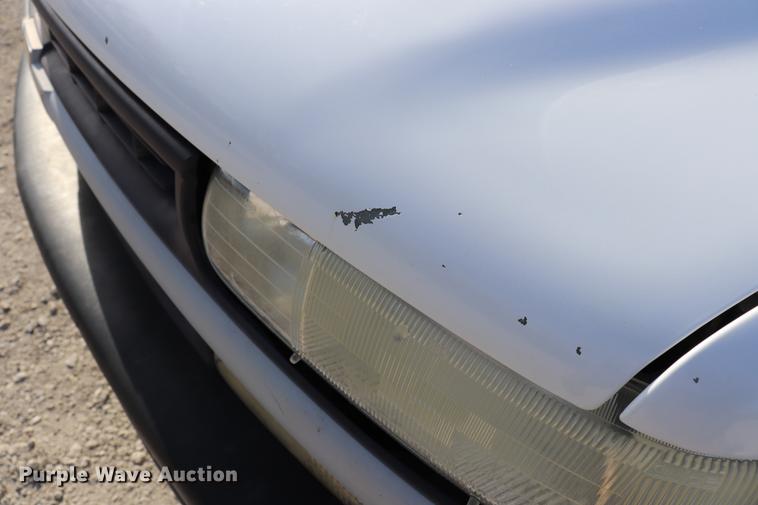 image for item EC9333 2001 Chevrolet Silverado 2500 pickup truck