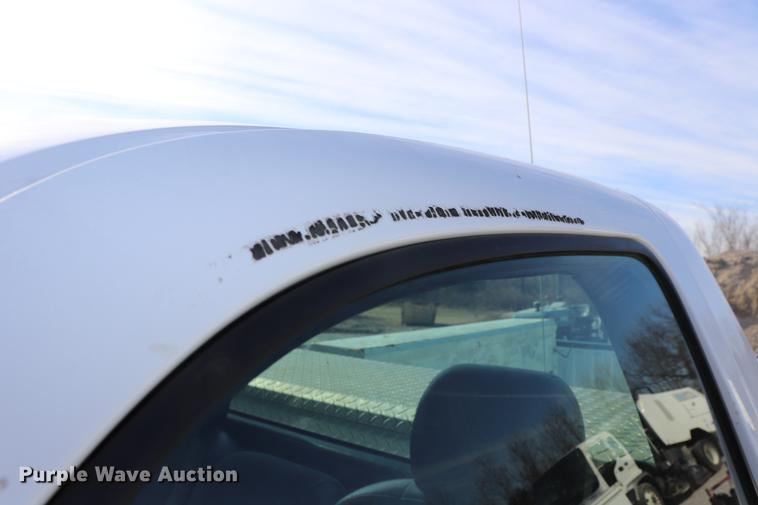 image for item EC9333 2001 Chevrolet Silverado 2500 pickup truck