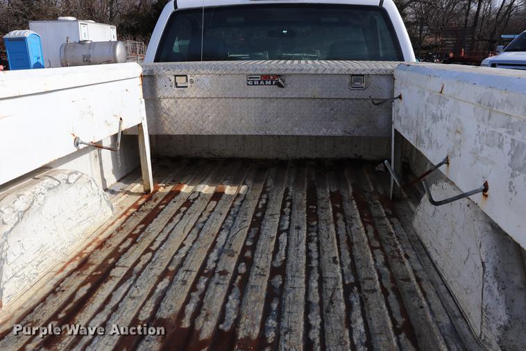 image for item EC9333 2001 Chevrolet Silverado 2500 pickup truck