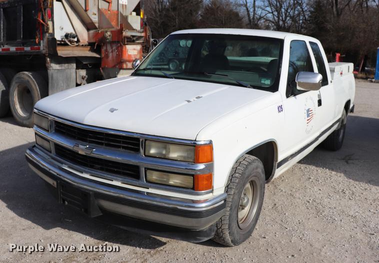 image for item EC9334 1994 Chevrolet Silverado 1500 pickup truck