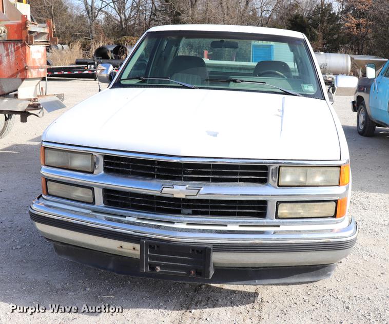 image for item EC9334 1994 Chevrolet Silverado 1500 pickup truck