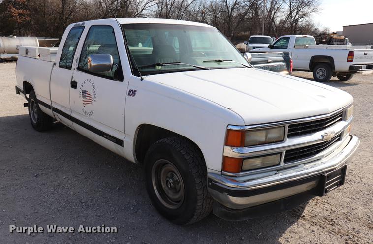 image for item EC9334 1994 Chevrolet Silverado 1500 pickup truck