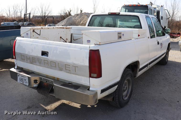 image for item EC9334 1994 Chevrolet Silverado 1500 pickup truck
