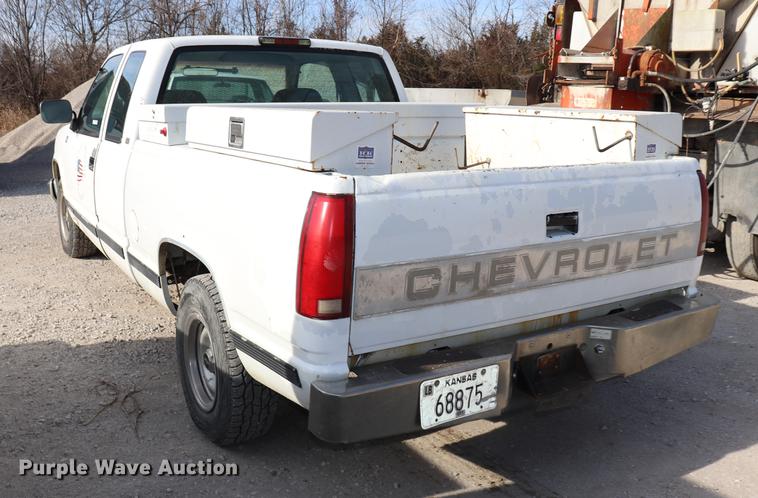 image for item EC9334 1994 Chevrolet Silverado 1500 pickup truck