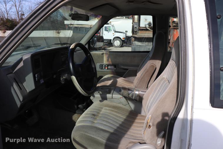 image for item EC9334 1994 Chevrolet Silverado 1500 pickup truck