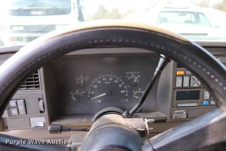 image for item EC9334 1994 Chevrolet Silverado 1500 pickup truck