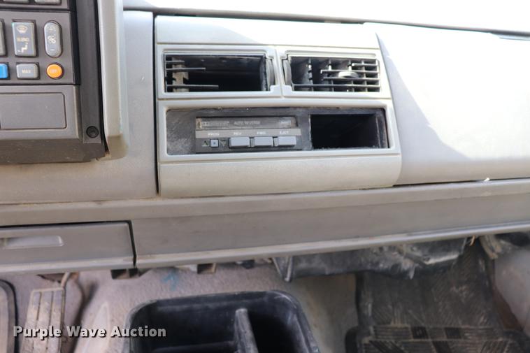 image for item EC9334 1994 Chevrolet Silverado 1500 pickup truck