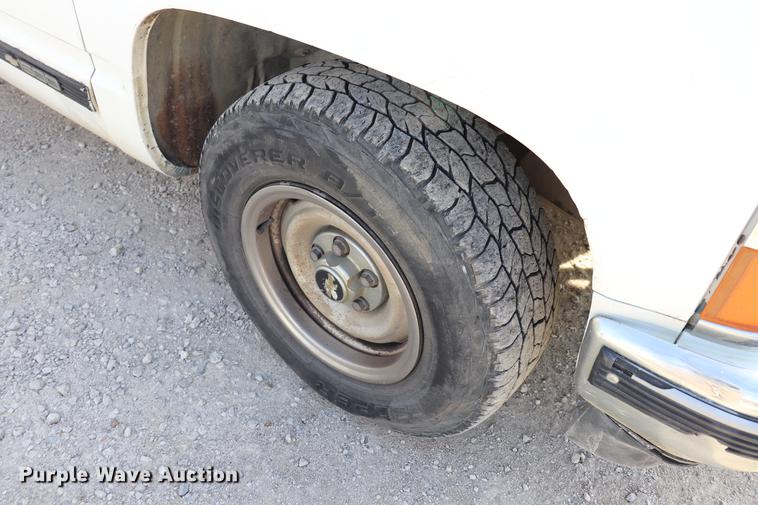 image for item EC9334 1994 Chevrolet Silverado 1500 pickup truck