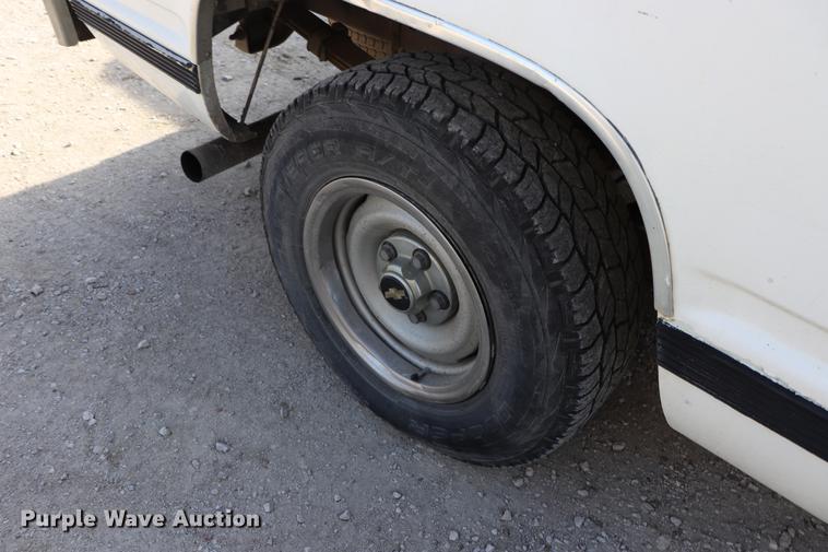image for item EC9334 1994 Chevrolet Silverado 1500 pickup truck