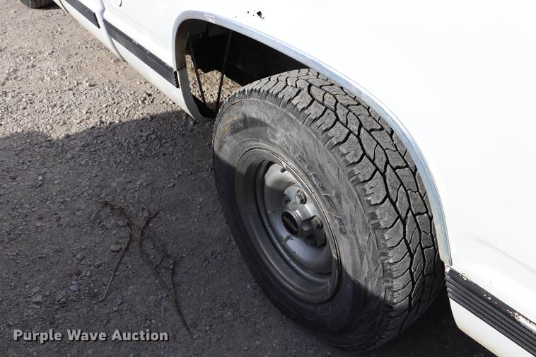 image for item EC9334 1994 Chevrolet Silverado 1500 pickup truck