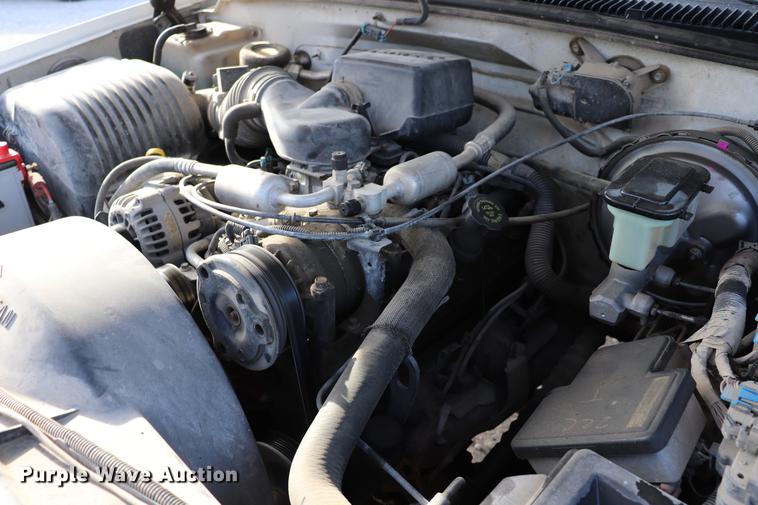 image for item EC9335 1996 Chevrolet Cheyenne 2500 utility bed truck