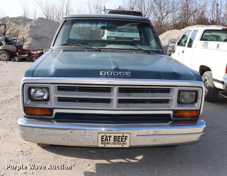 image for item EC9336 1989 Dodge D150 pickup truck