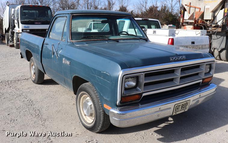 image for item EC9336 1989 Dodge D150 pickup truck