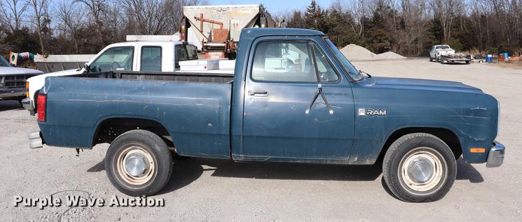 image for item EC9336 1989 Dodge D150 pickup truck