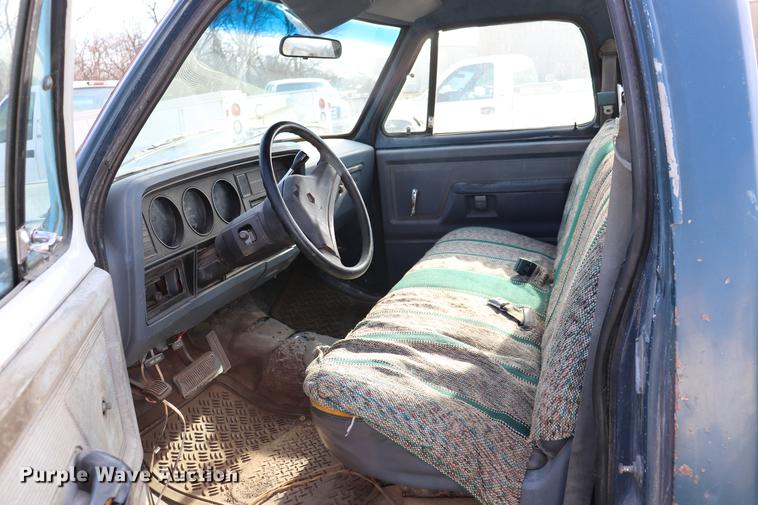image for item EC9336 1989 Dodge D150 pickup truck