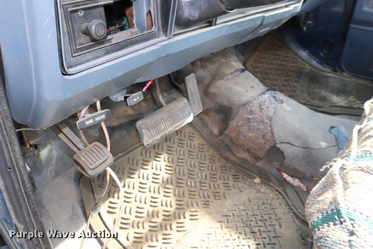 image for item EC9336 1989 Dodge D150 pickup truck