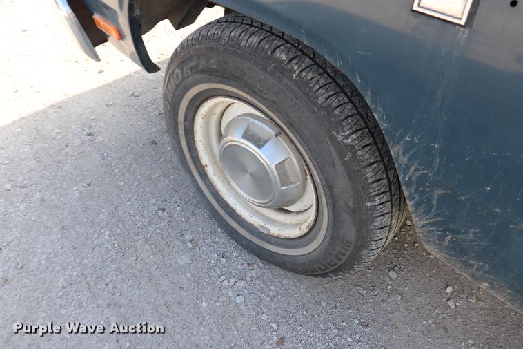 image for item EC9336 1989 Dodge D150 pickup truck