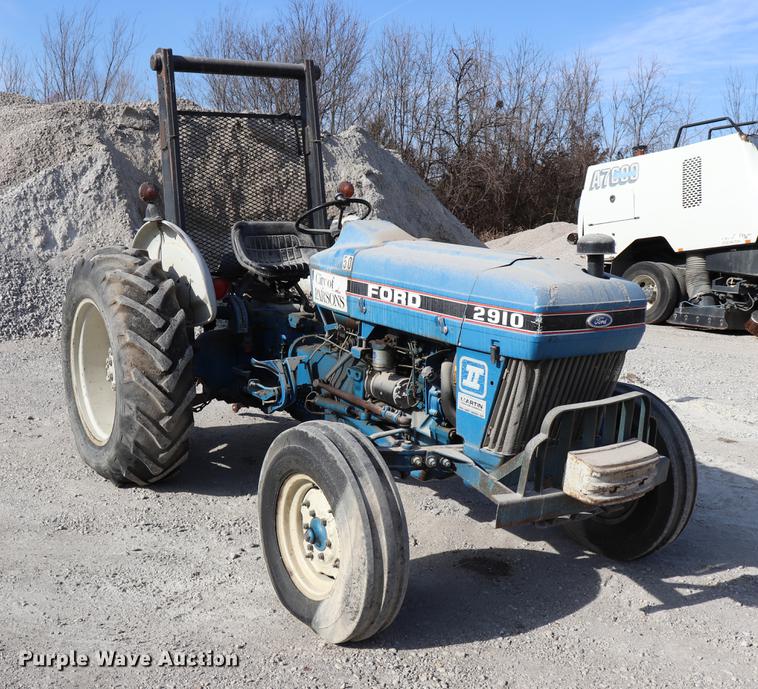 image for item EC9338 Ford 2910 tractor