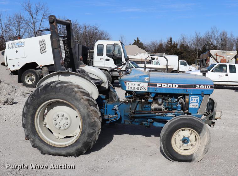image for item EC9338 Ford 2910 tractor