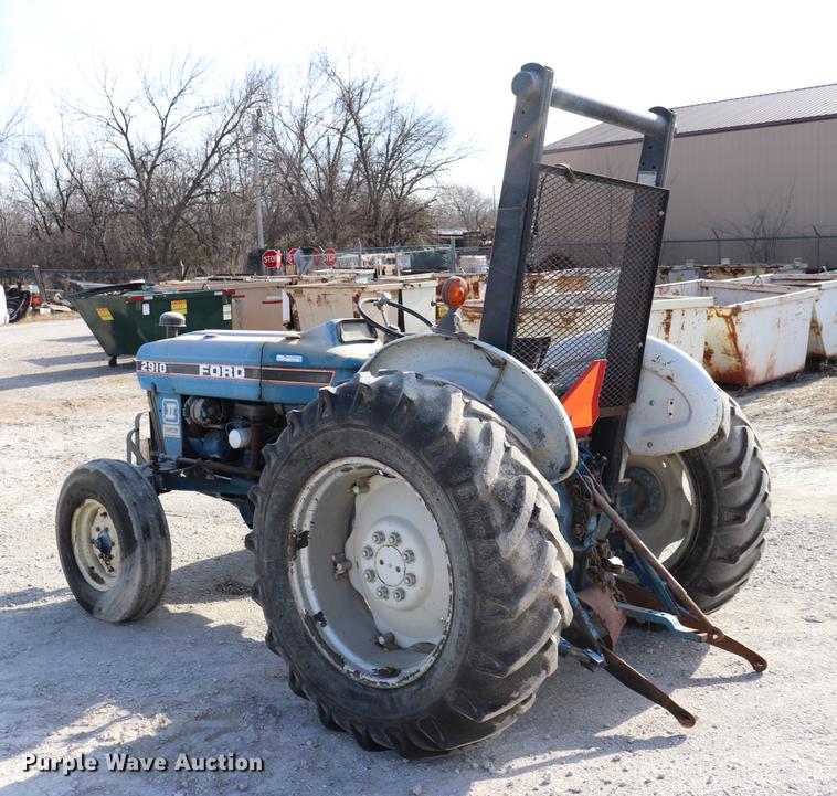 image for item EC9338 Ford 2910 tractor