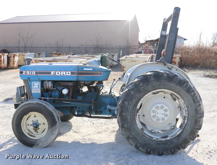 image for item EC9338 Ford 2910 tractor