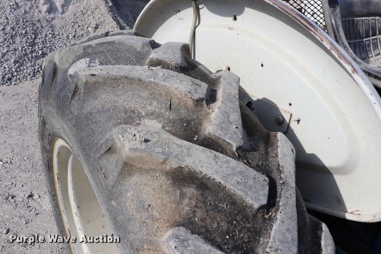 image for item EC9338 Ford 2910 tractor