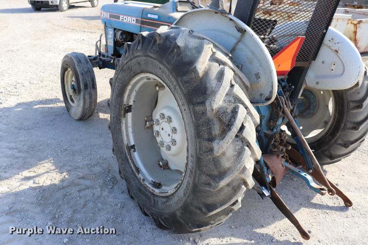 image for item EC9338 Ford 2910 tractor
