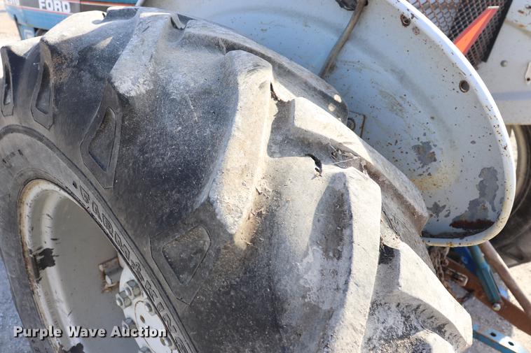 image for item EC9338 Ford 2910 tractor