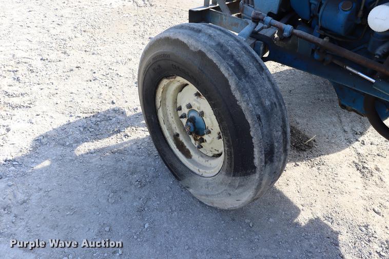 image for item EC9338 Ford 2910 tractor