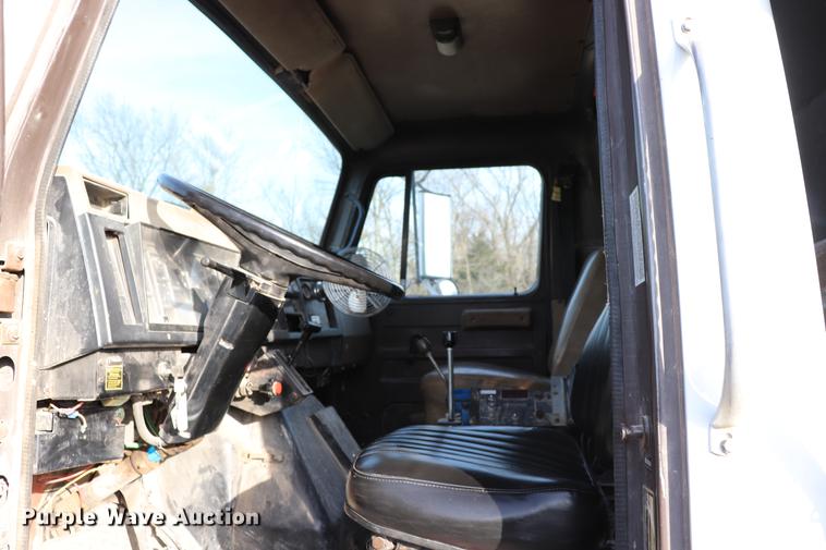 image for item EC9342 1991 International 4900 dump truck