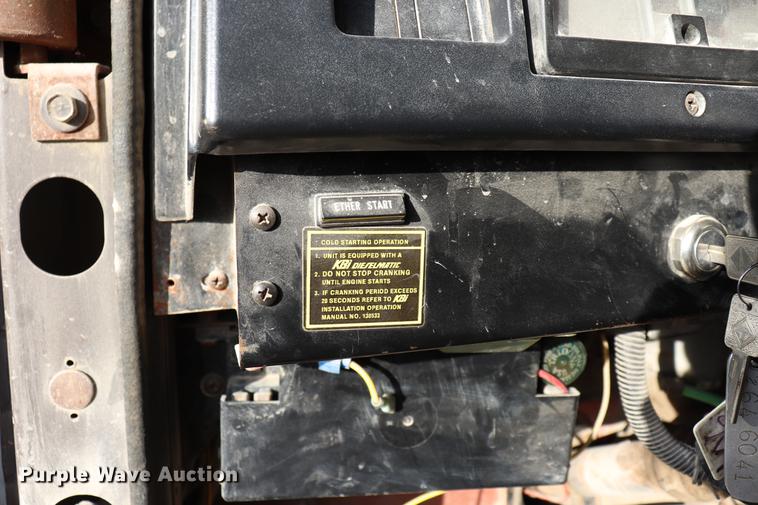 image for item EC9342 1991 International 4900 dump truck