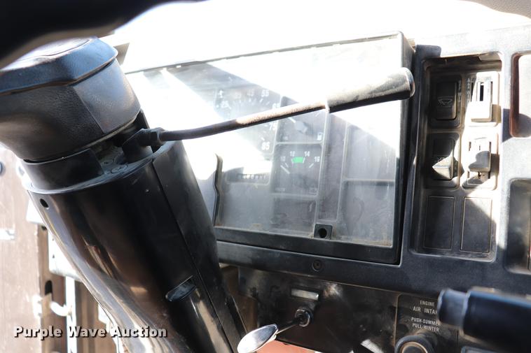 image for item EC9342 1991 International 4900 dump truck