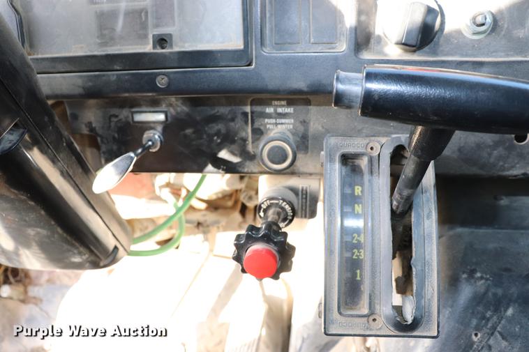 image for item EC9342 1991 International 4900 dump truck