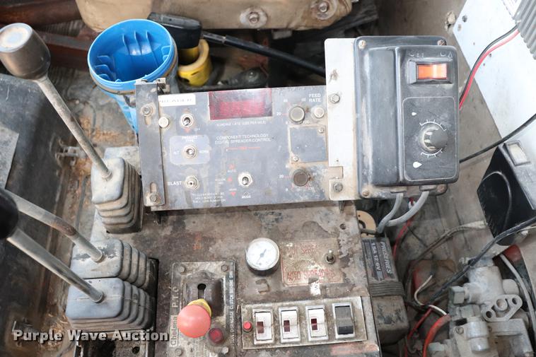 image for item EC9342 1991 International 4900 dump truck