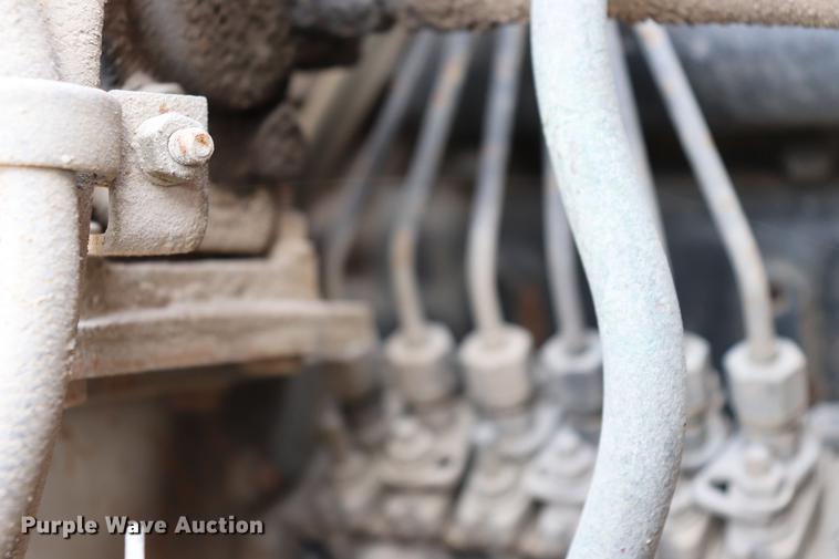 image for item EC9342 1991 International 4900 dump truck