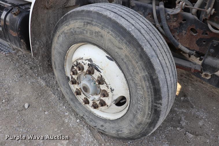 image for item EC9342 1991 International 4900 dump truck