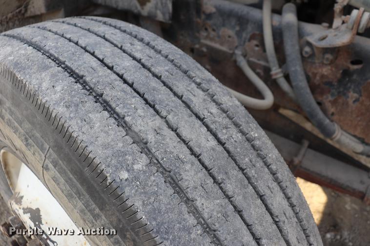 image for item EC9342 1991 International 4900 dump truck