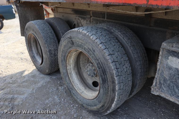 image for item EC9342 1991 International 4900 dump truck